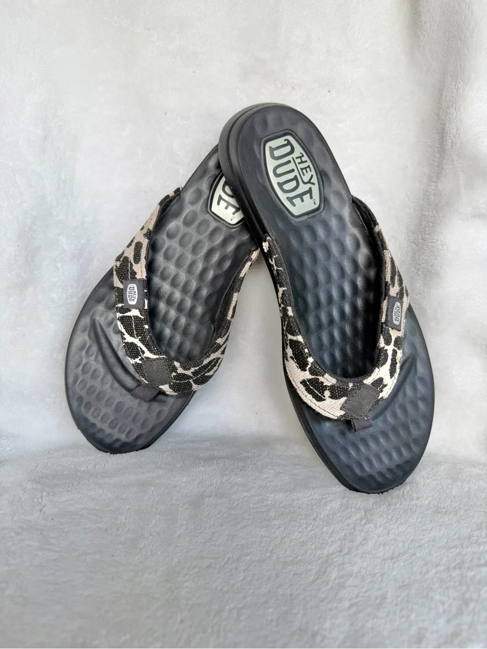 Hey Dude Women’s Black Footbed Leopard-Print Thong Sandals Size 6